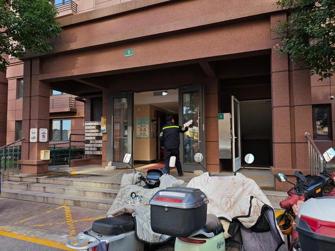 纳物业费还说“这里就是我们的家”从上海市区动迁到郊区他们提前缴(图3)